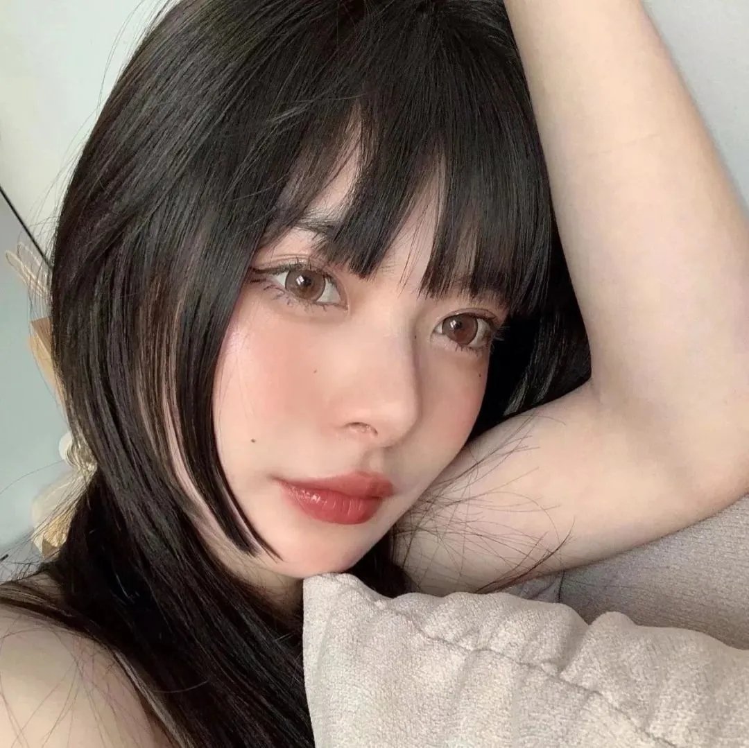 双眼凝视